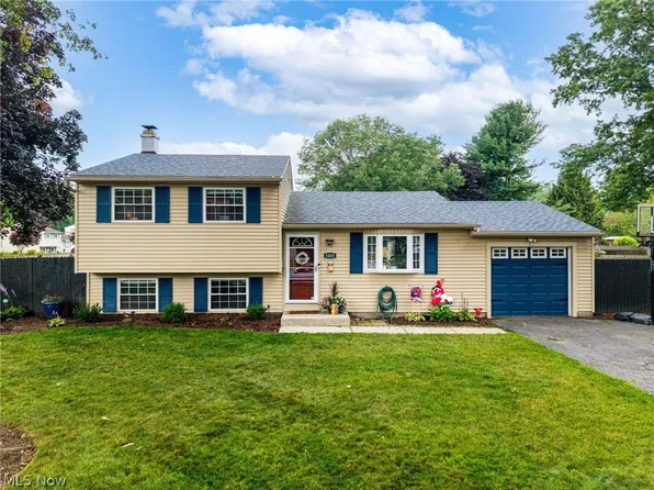 5005 Comanche Trl, Stow, OH 44224