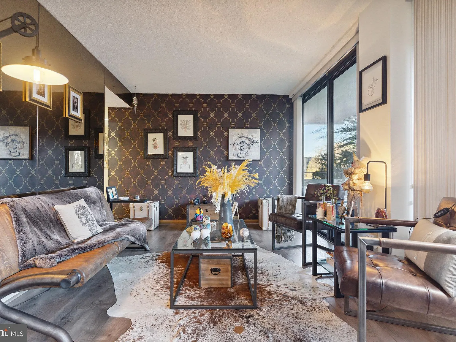 Olympus Condominiums — Photo 4