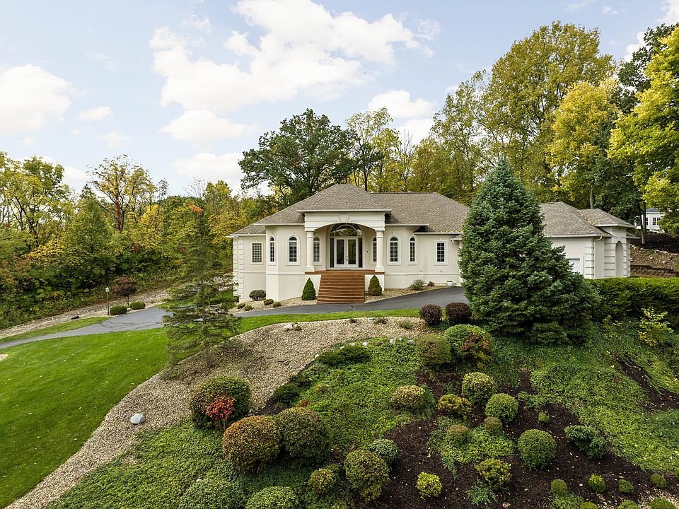 1st image of 9025 Summer Estate Dr