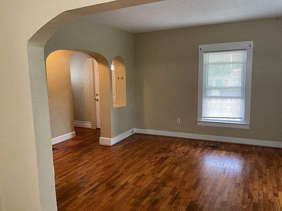 4th image of 139 S Magnolia Ave