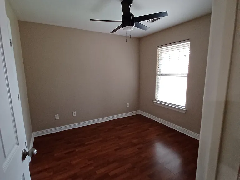 700 SW Castlewood St — Photo 9