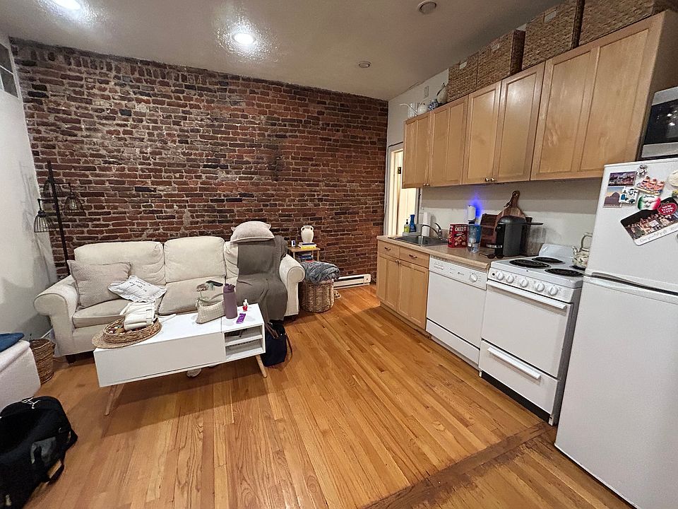 1st image of 40 Anderson St APT 2