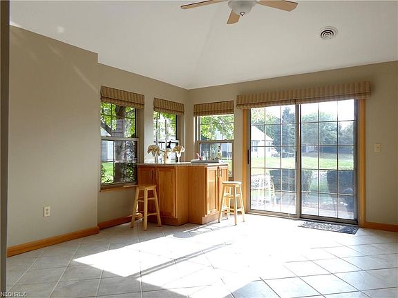 4th image of 120 N Aspen Ct Unit 3