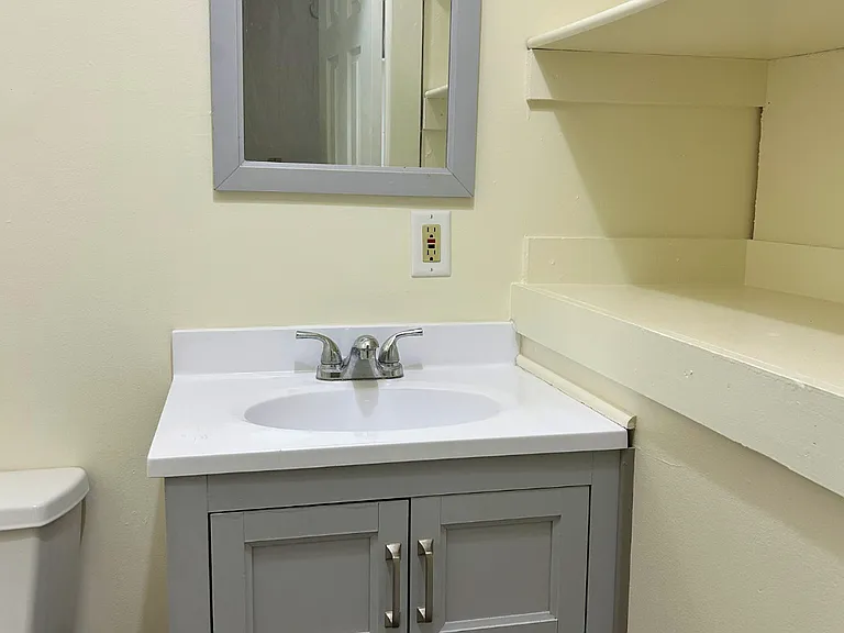 814 Powell St — Photo 17
