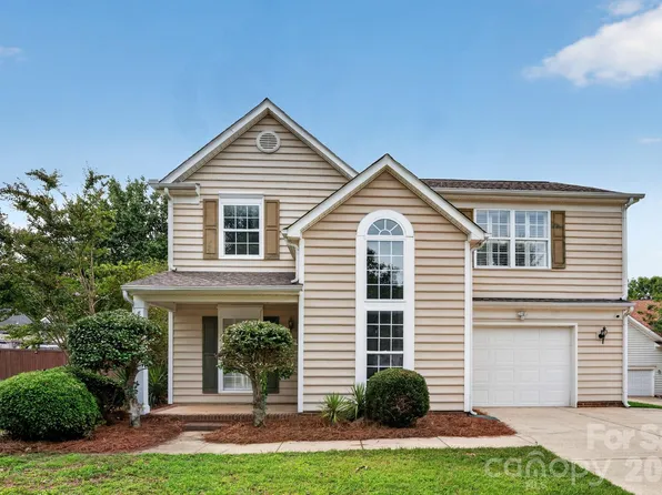 8220 Upsall Ct, Charlotte, NC 28215