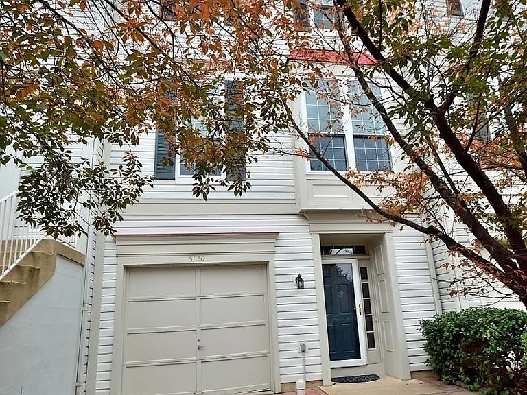 Luxury and private townhouse