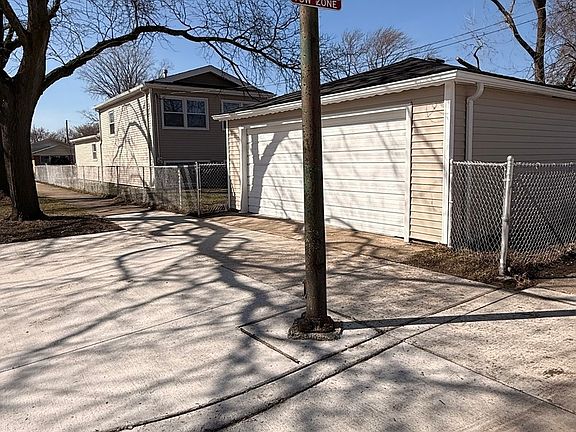 2nd image of 11657 S Racine Ave