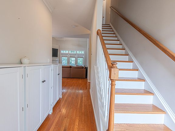 5th image of 1321 Stoney Ridge Rd