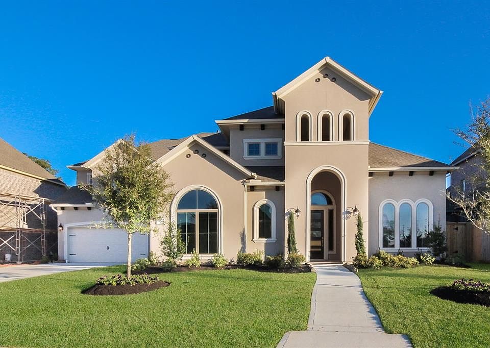 1st image of 27 Overland Heath Dr
