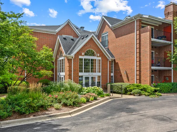 129 Hunt Club Dr #129, Saint Charles, IL 60174