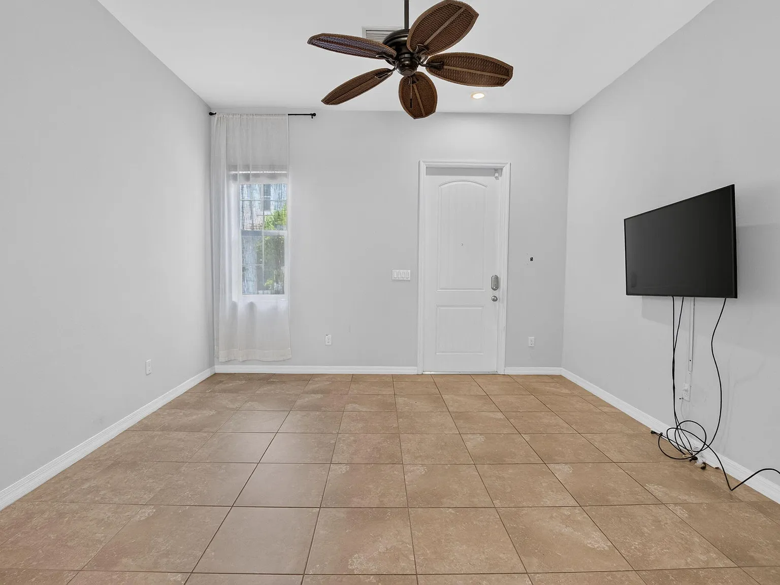 3 bed, 2.5 bath, 1505 sqft, $3,300 — Photo 4
