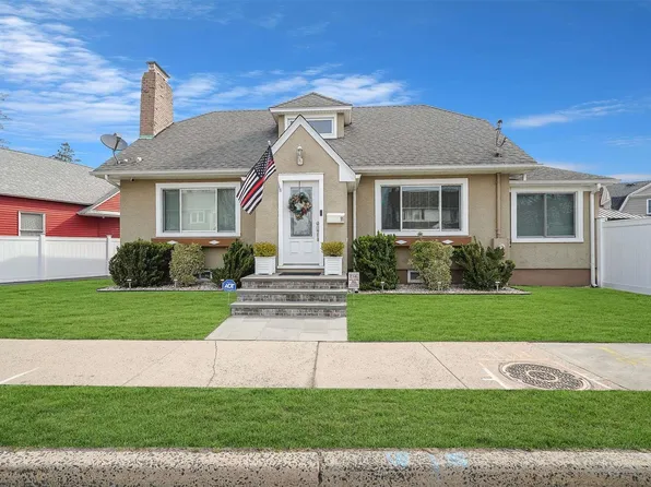 95 Little East Neck Road, Babylon, NY 11702