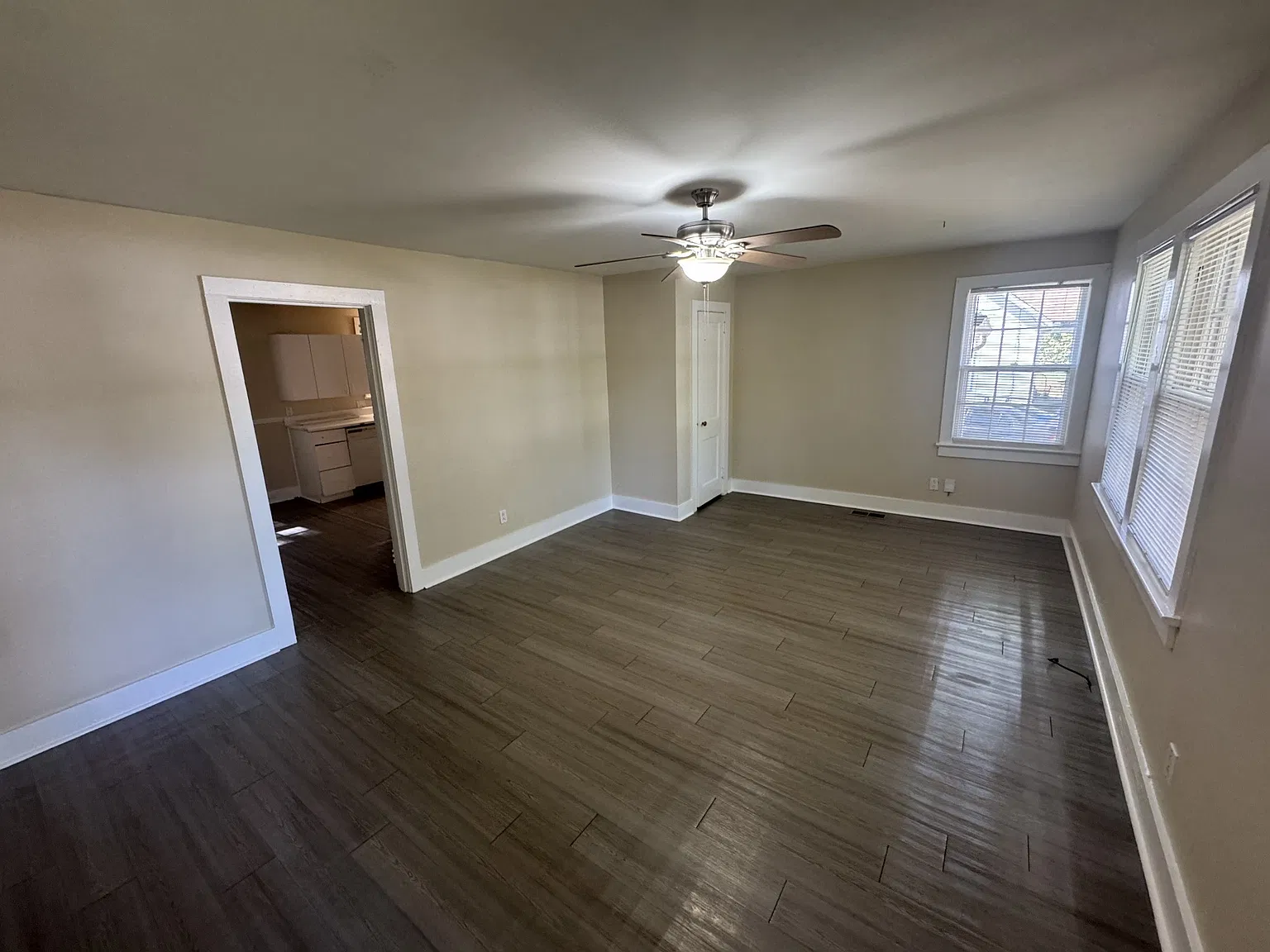 2 bed, 1.0 bath, 1127 sqft, $1,450 — Photo 2