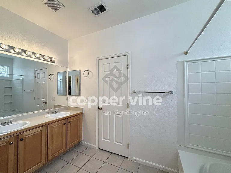 13955 E 105th Ave — Photo 10