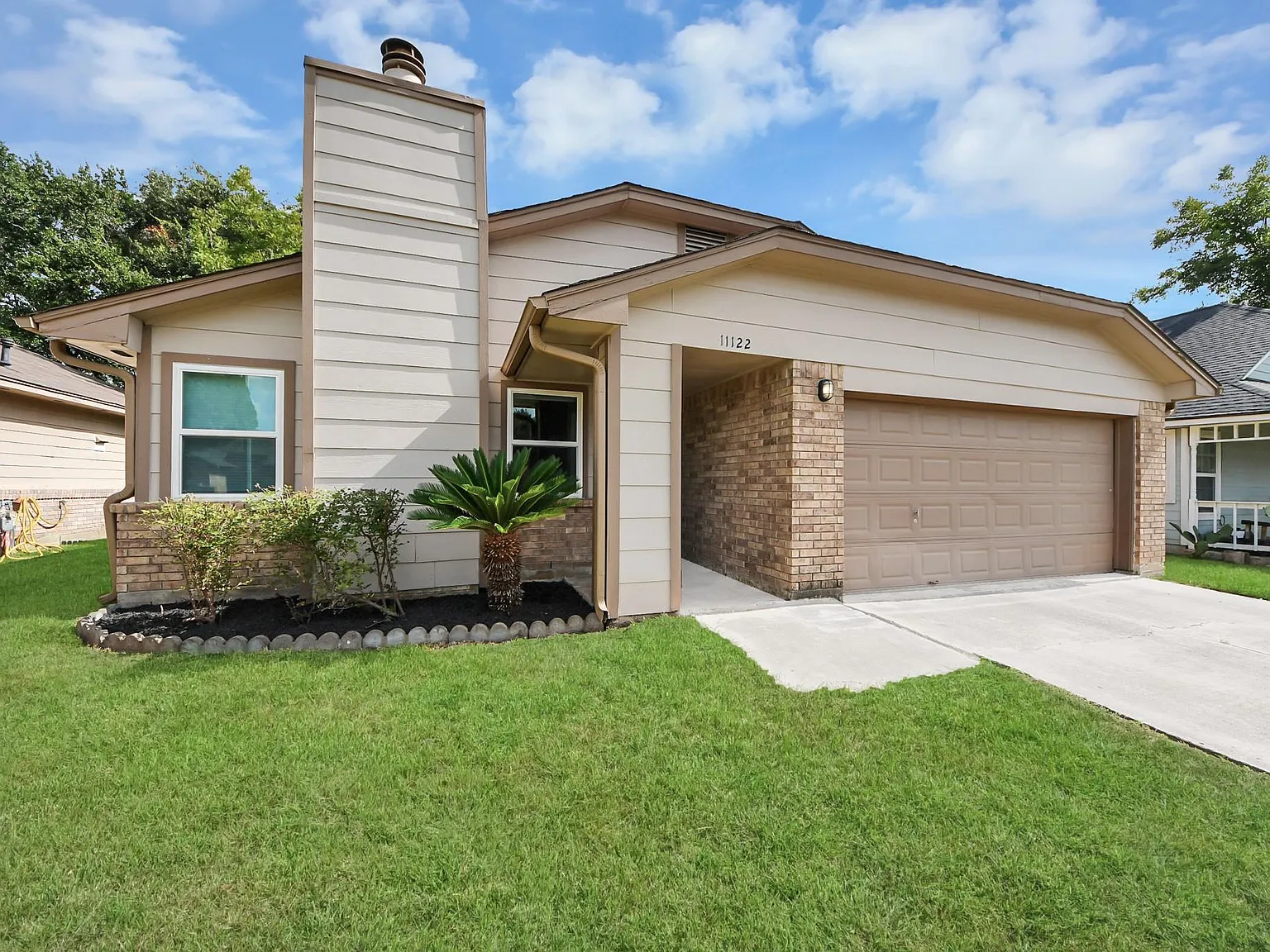 3 bed, 2.0 bath, 1477 sqft, $1,900 — Photo 2