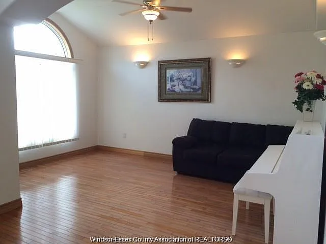 5 bed, $3,000 — Photo 4