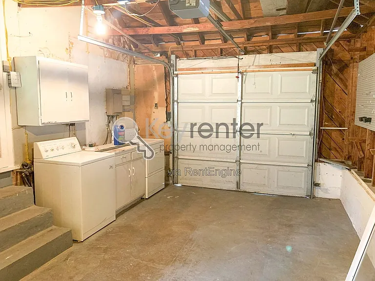 1410 Elm St — Photo 8