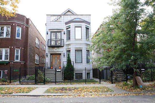 1st image of 2537 W Superior St