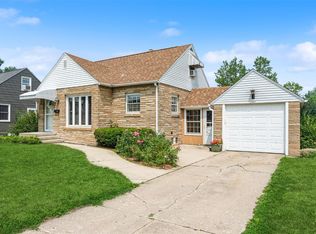 321 21st St NW, Cedar Rapids, IA 52405