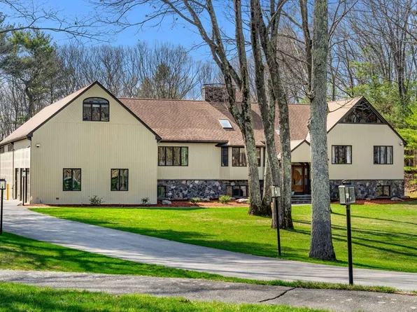 31 Upton Hills Ln, Middleton, MA 01949