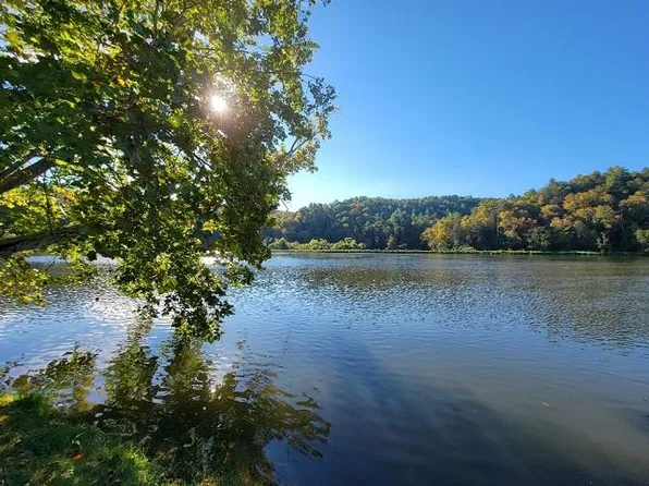 22 Scenic Rd, Fries, VA 24330