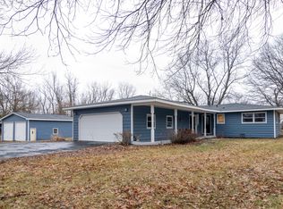 5N718 Myles Rd, St Charles, IL 60175
