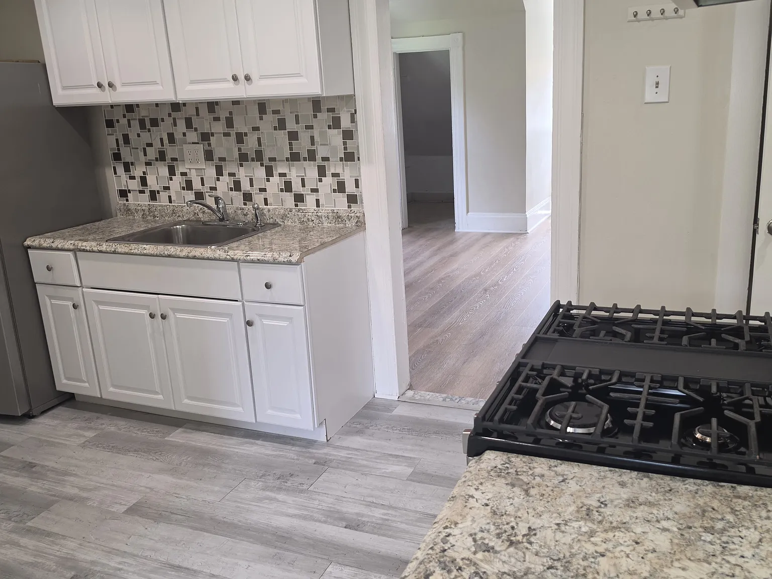 3 bed, 1.5 bath, 1300 sqft, $2,450 — Photo 1