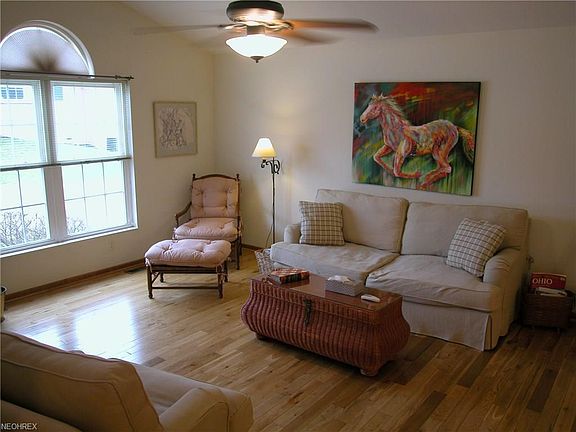 3rd image of 2457 Barrington Way Unit 304