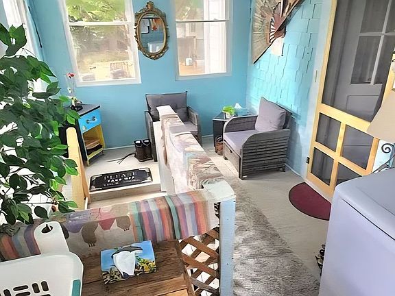 4th image of 317 Kerr St NW