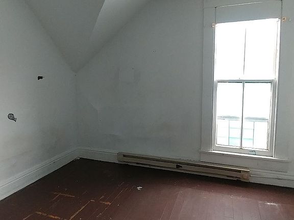 4th image of 323 1/2 Sherman St