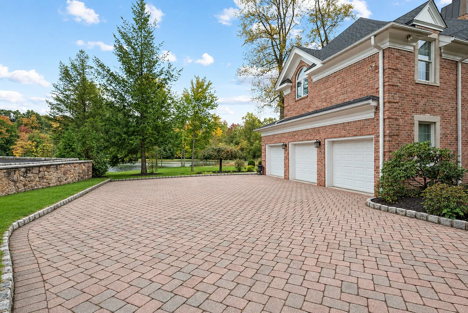 5 bed, 4.5 bath, 4589 sqft, $11,500 — Photo 4