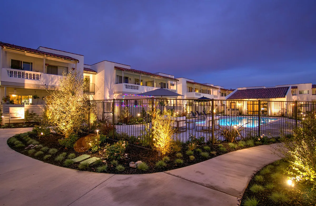 Building Photo - Newport Bay