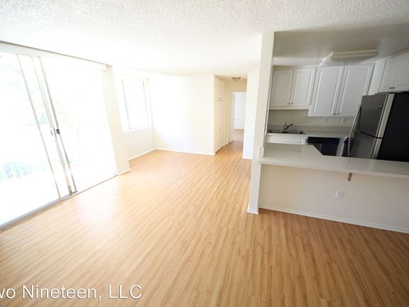 4th image of 219 Montana Ave APT 101
