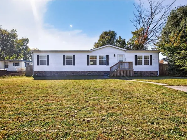 1225 Skylark Dr, Virginia Beach, VA 23453