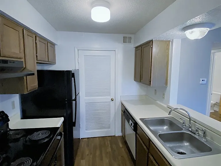 The Retreat at Woodlands Apartments — Photo 36