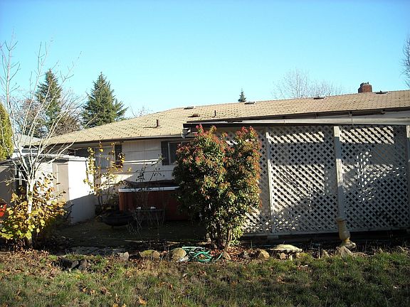 Back of home w/hot tub