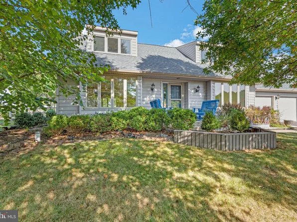 68 Woodview Dr, Chalfont, PA 18914