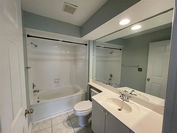3rd image of 31010 Paradise Cmns APT 425