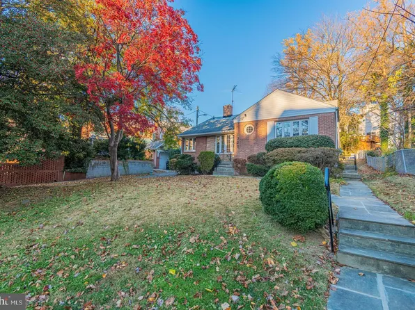 1323 Fernway Rd NW, Washington, DC 20012