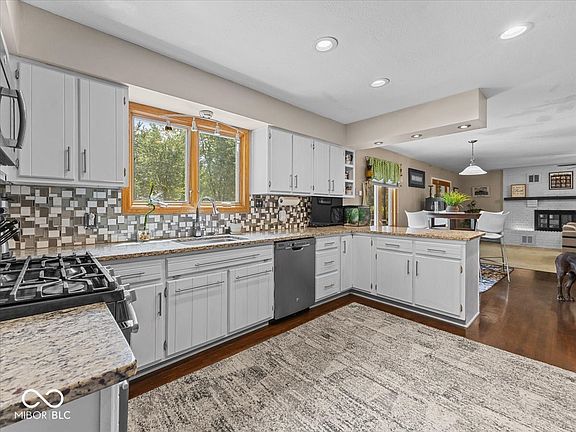 4th image of 2560 N Richard Dr