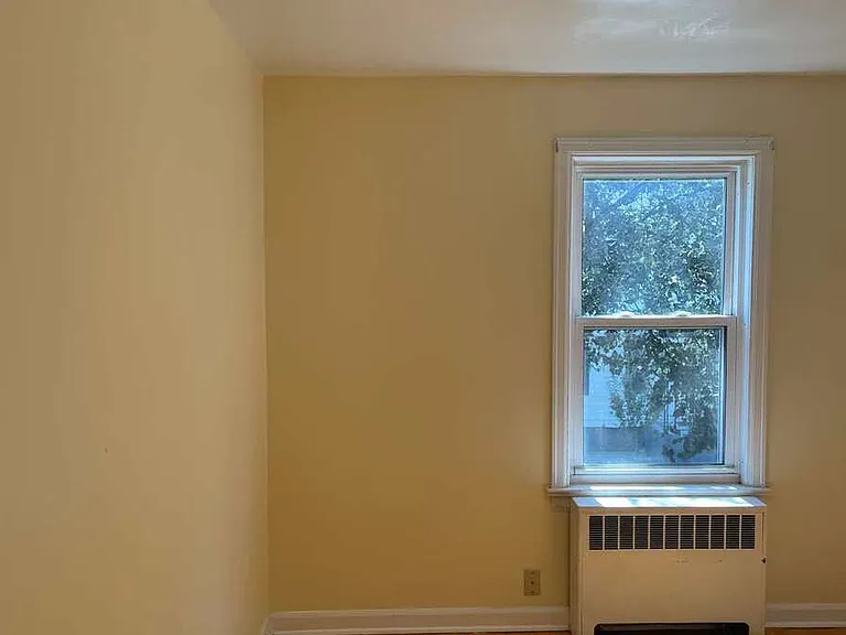 38 1/2 Grant St #38-1/2 — Photo 10