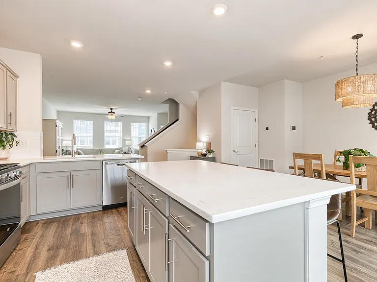 2050 Hinshaw Dr — Photo 17