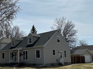 802 10th Ave NE, Waseca, MN 56093
