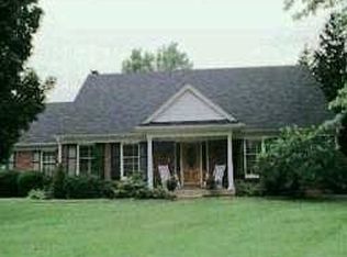 10811 Dartford Pl, Douglass Hills, KY 40243
