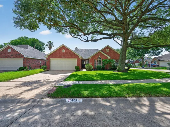 923 N Wellsford Dr, Pearland, TX 77584