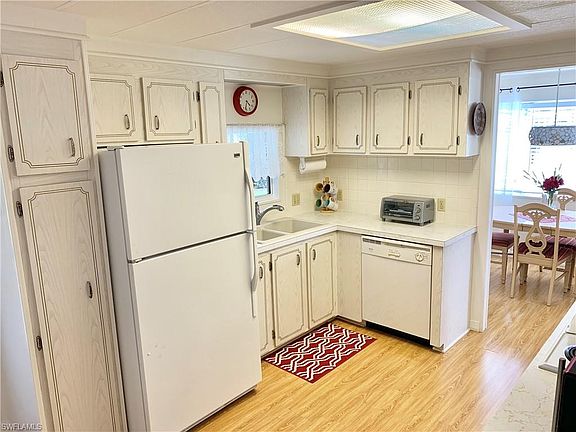 4th image of 9335 Royal Ct