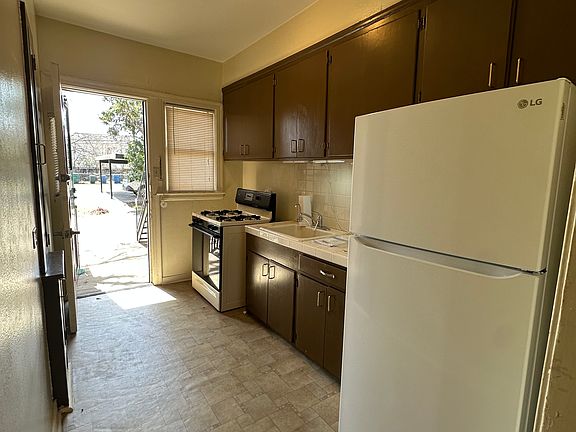 4th image of 414 W Kings Hwy APT 1