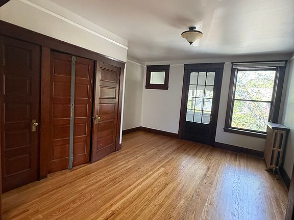 3rd image of 812 1/2 N 10th St #812-1/2