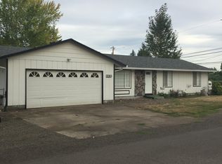 220 N 2nd St, Carlton, OR 97111