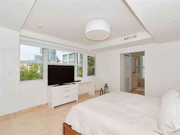 5th image of 234 Meridian Ave APT 5
